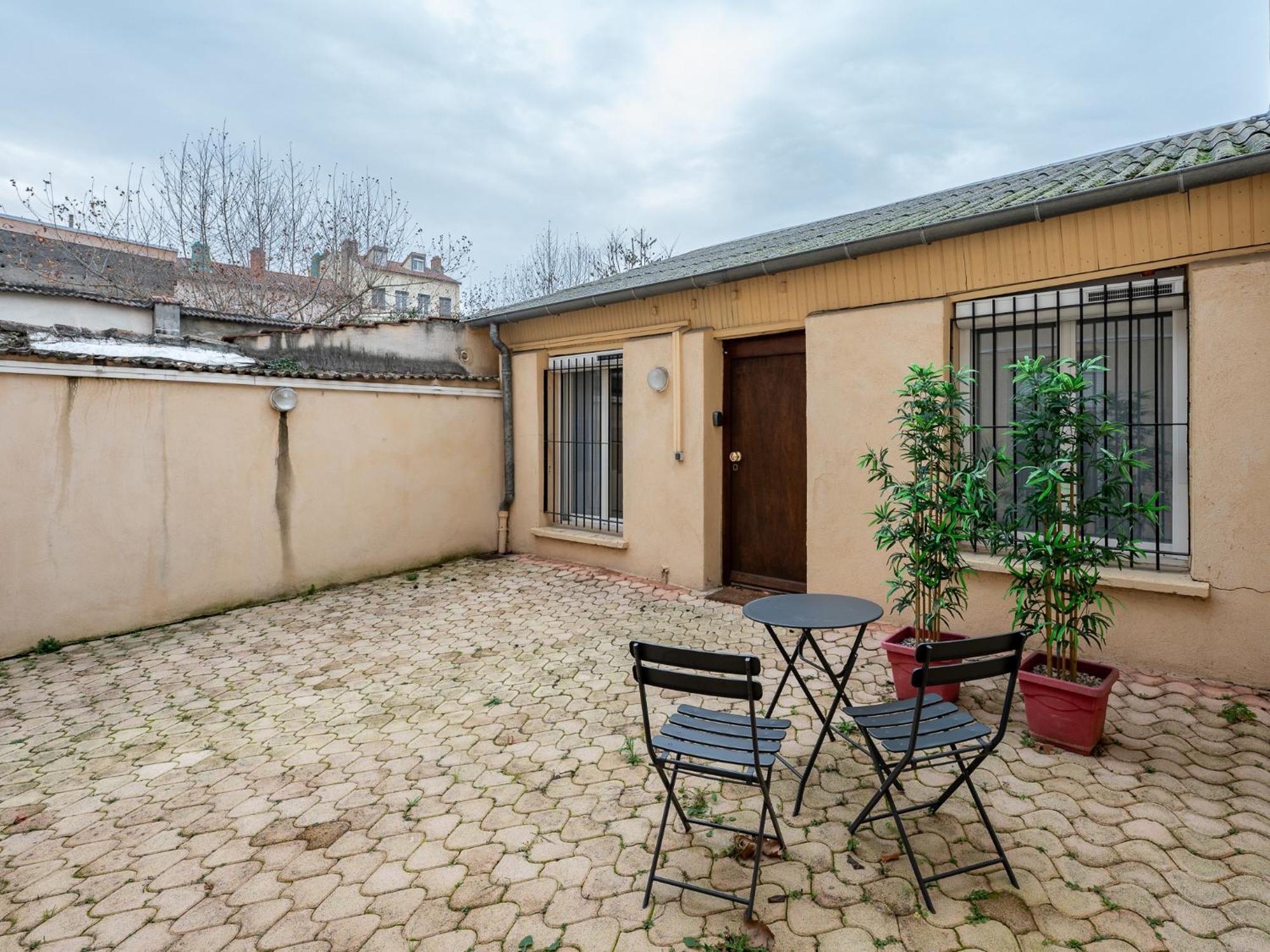 Secret Cache De Valmy Apartment Lyon Exterior photo